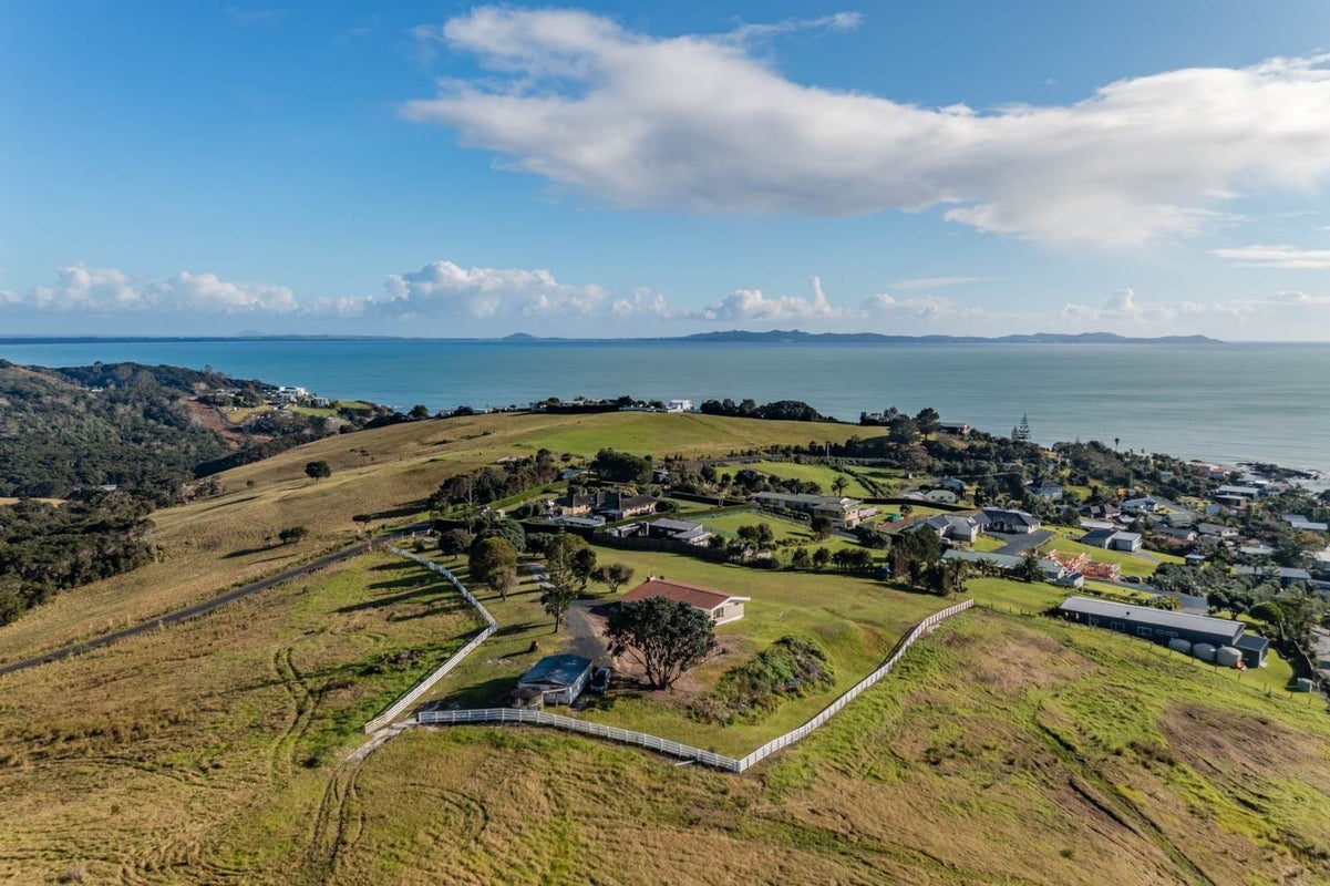3 Morey Road, Cable Bay, Cable Bay - Carousel 1