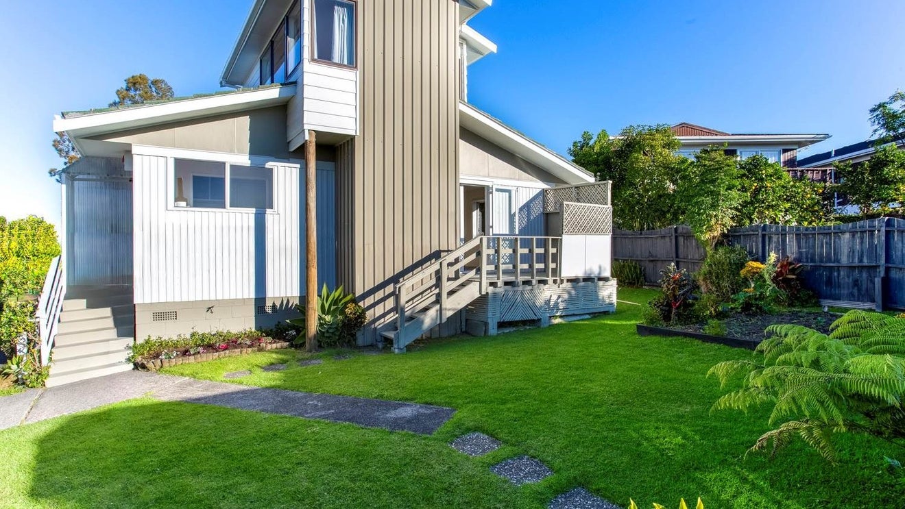 2/6 Pakira Avenue, Glendene, Auckland - Carousel 1