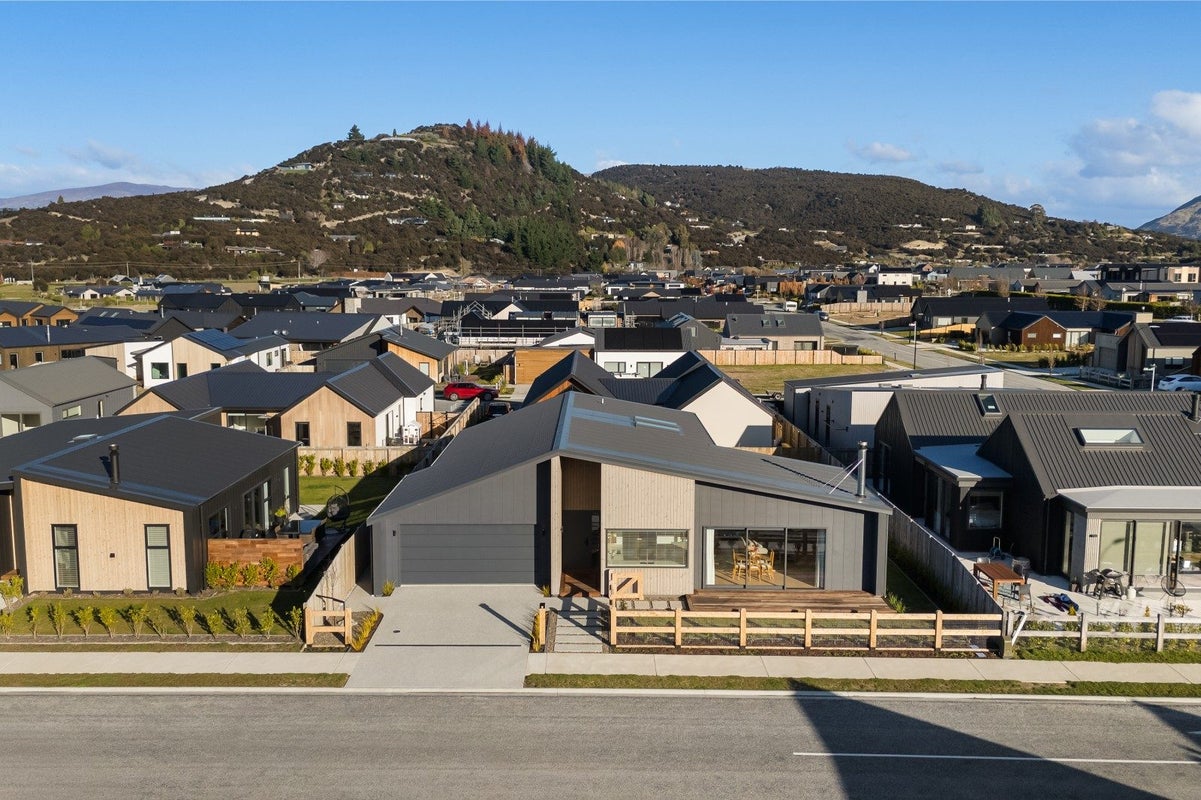 4 Moonstone Street, Albert Town, Wanaka - Carousel 27