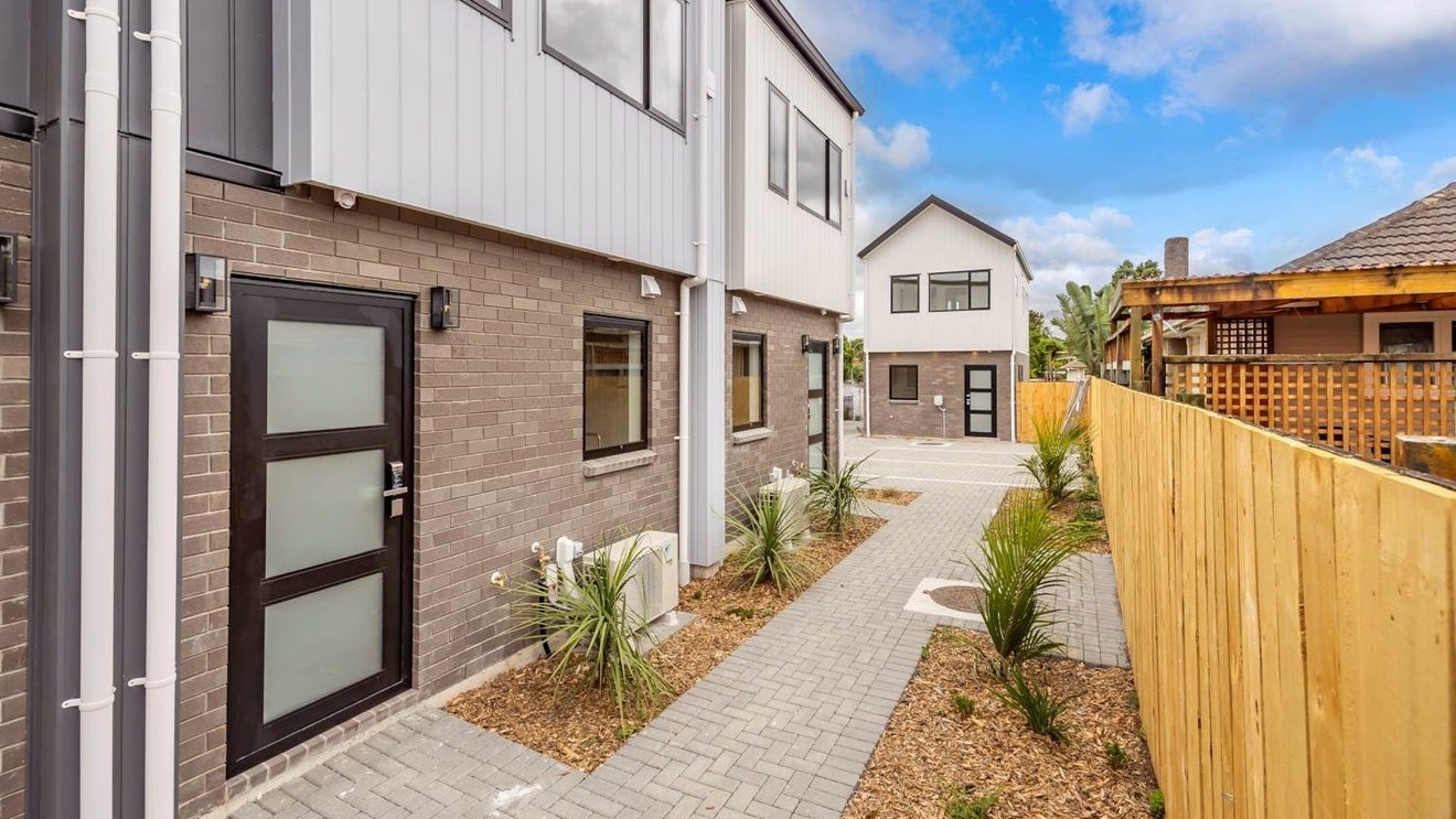 14E Durham Street, Te Atatu Peninsula, Auckland - Carousel 1