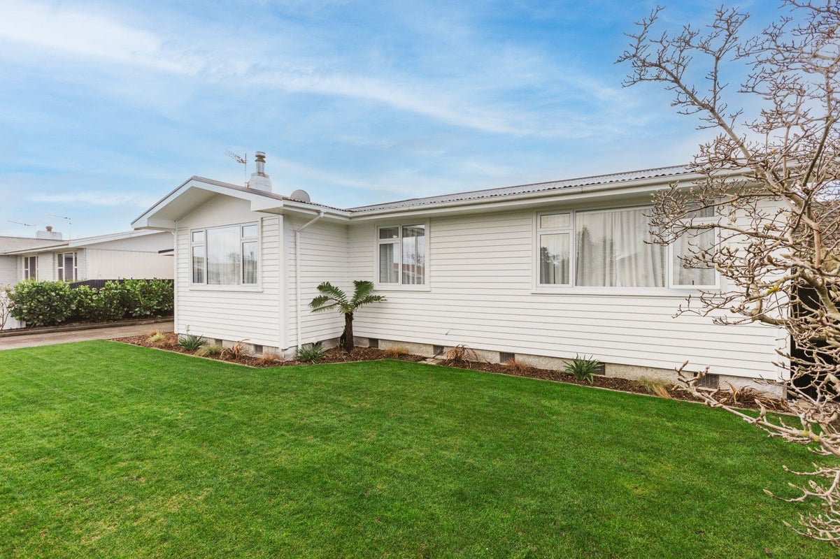 19 Frickleton Street, Taradale, Napier - Carousel 25