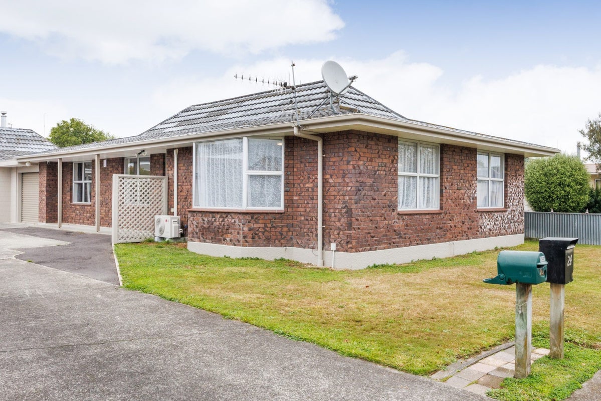 24 GERALDINE Crescent, Cloverlea, Palmerston North - Carousel 12