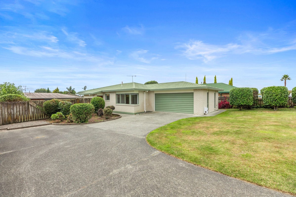 5 Burnt Oak Drive, Pyes Pa, Tauranga - Carousel 1