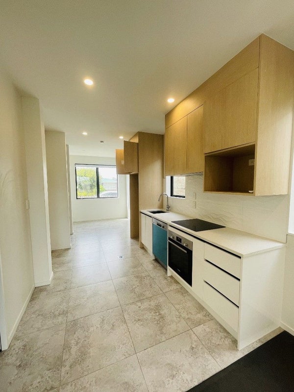 5/1 Sylvan Crescent, Te Atatu South, Auckland - Carousel 2