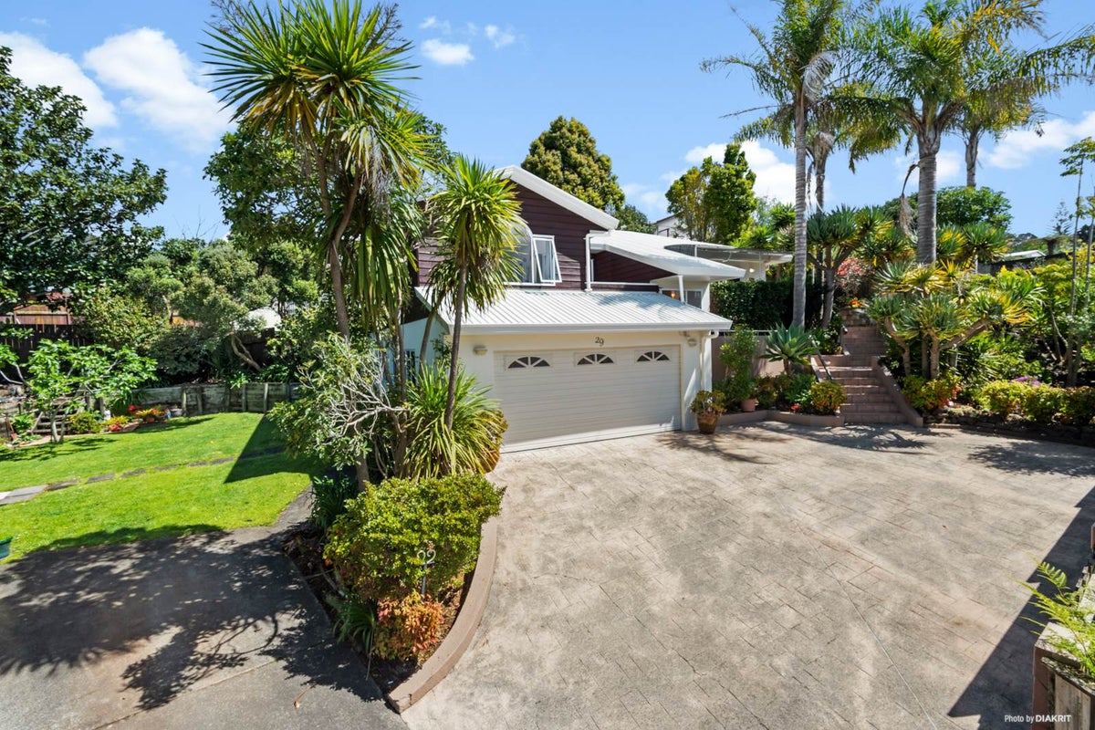 29 De Val Drive, Titirangi, Auckland - Carousel 1