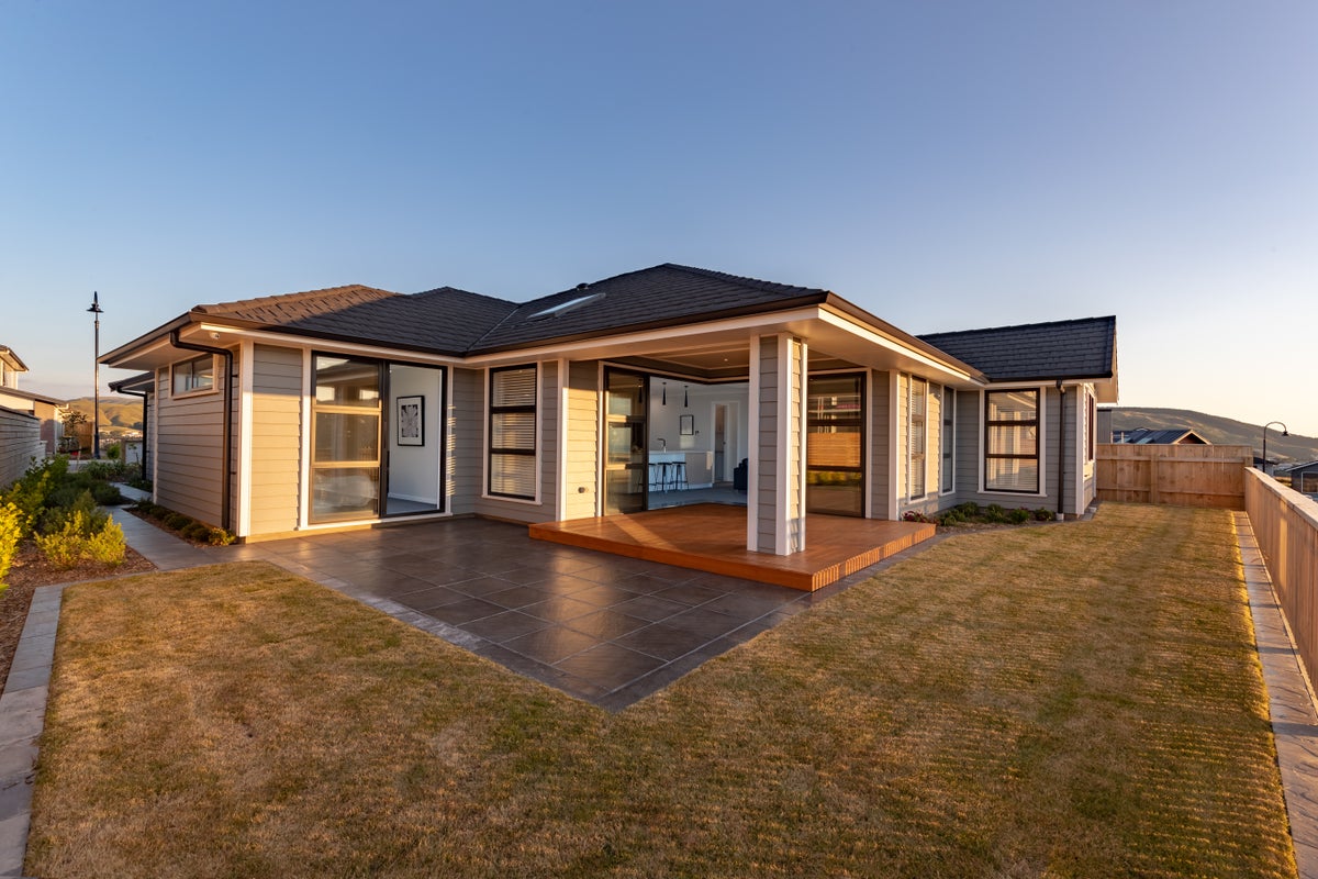 10 Rotorua Grove, Aotea, Porirua - Carousel 2