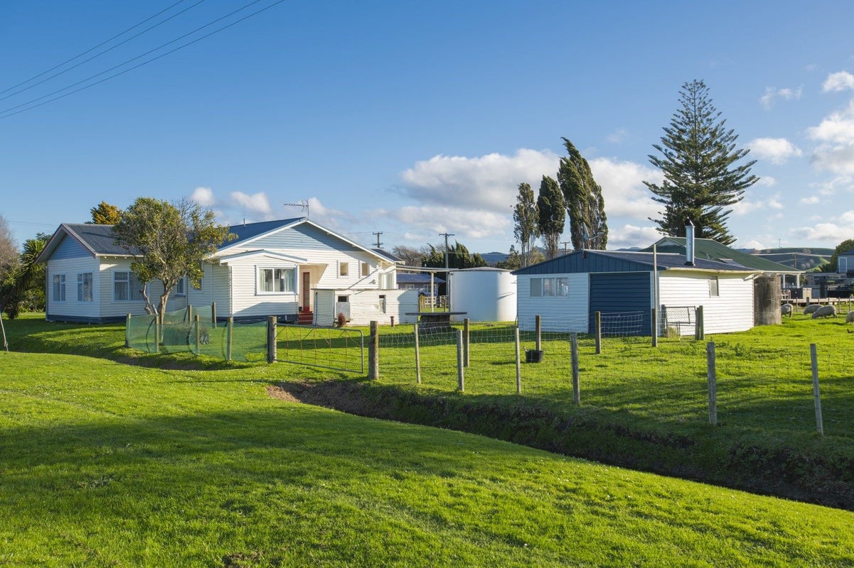 140 Seddon Street, Gisborne - Carousel 2