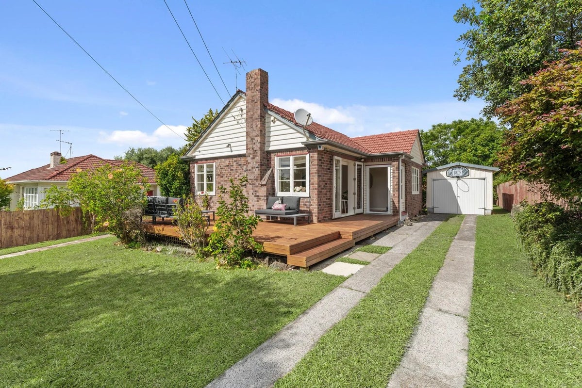 15 Ferguson Avenue, Greenlane, Auckland - Carousel 1