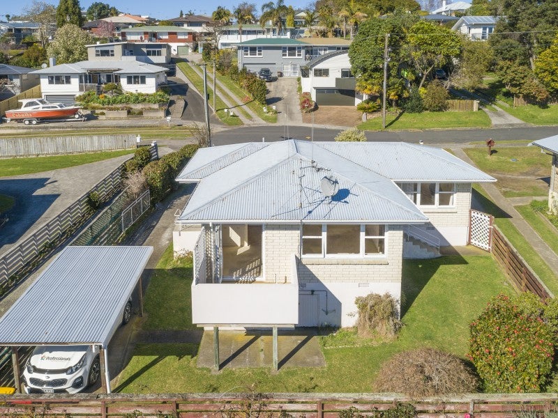 22 Linley Terrace, Judea, Tauranga - Carousel 1