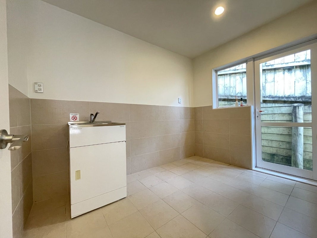 78 Rising Parade, Fairview Heights, Auckland - Carousel 11