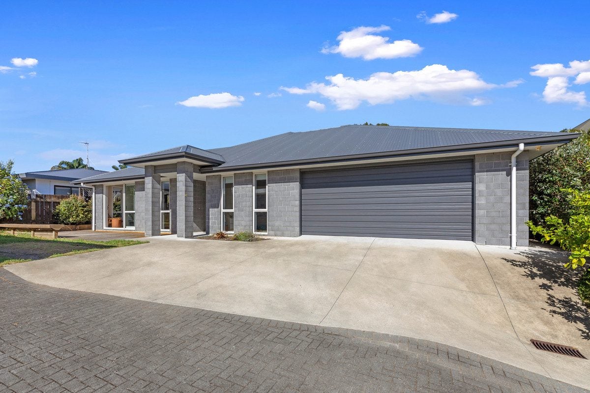19A Crescent Road, Otumoetai, Tauranga - Carousel 1