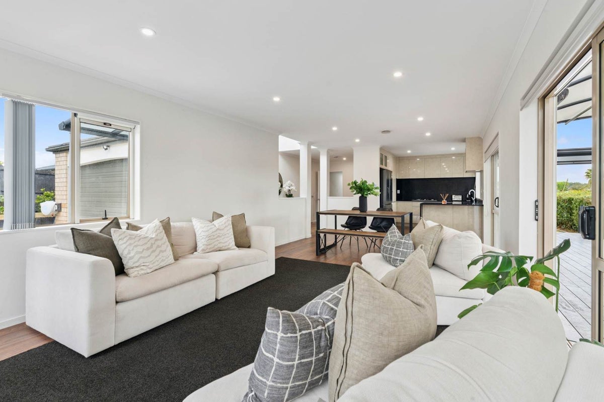 11 Courtvale Place, Flat Bush, Auckland - Carousel 2