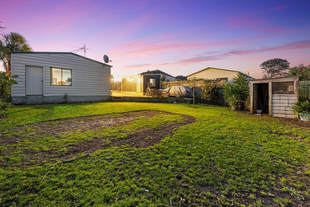 16 Jordan Road, Mangere, Auckland - Carousel 13