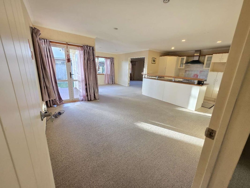134 Gracechurch Drive, Flat Bush, Auckland - Carousel 2