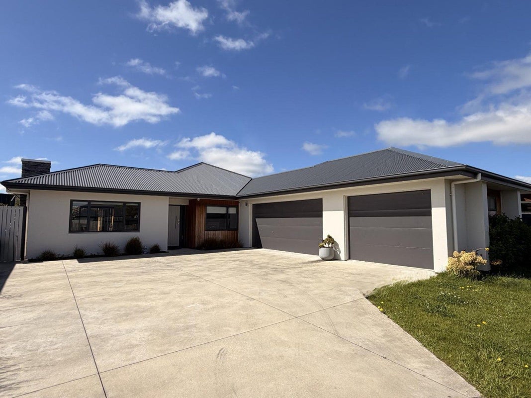 34 Atlantic Drive, Fitzherbert, Palmerston North - Carousel 1
