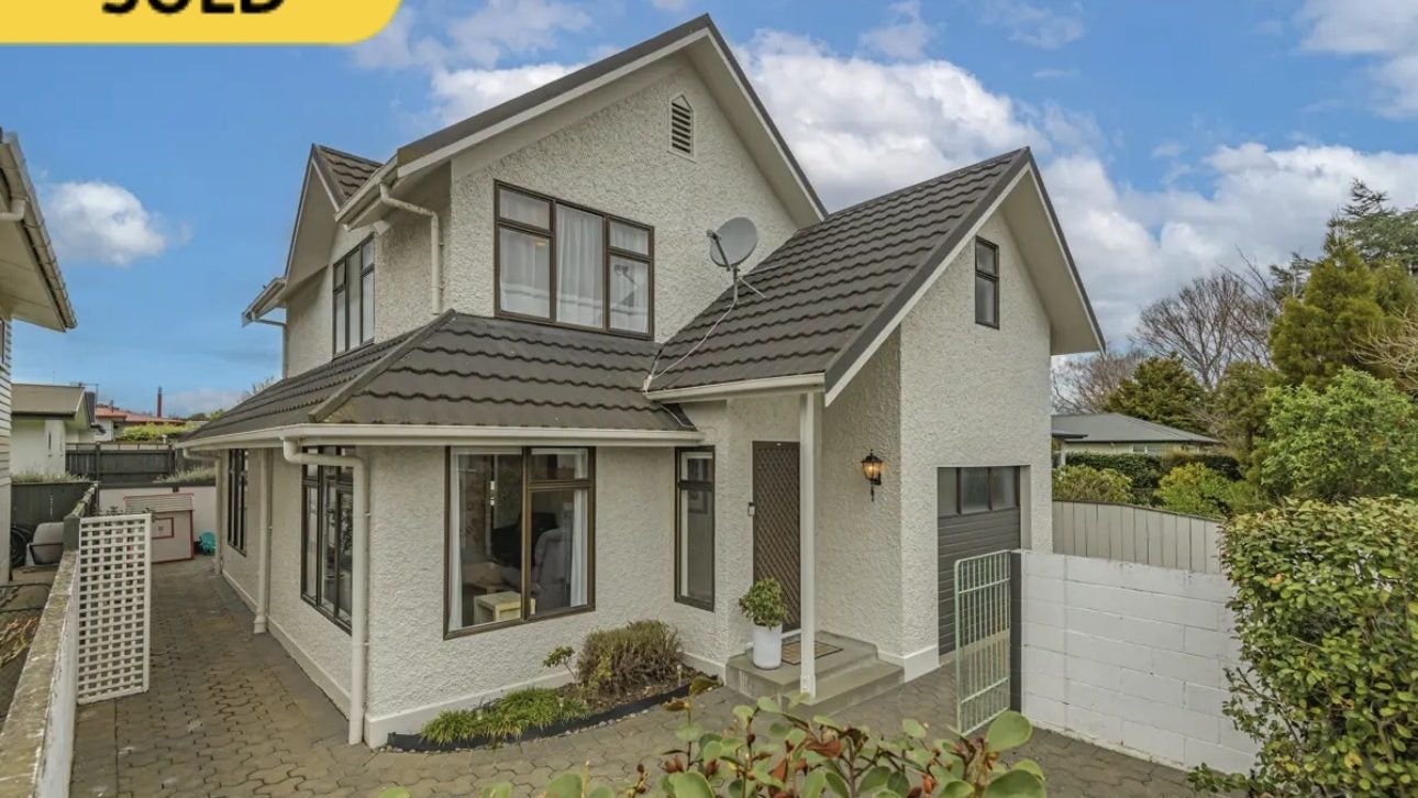 1A Surrey Crescent, Hokowhitu, Palmerston North - Carousel 1