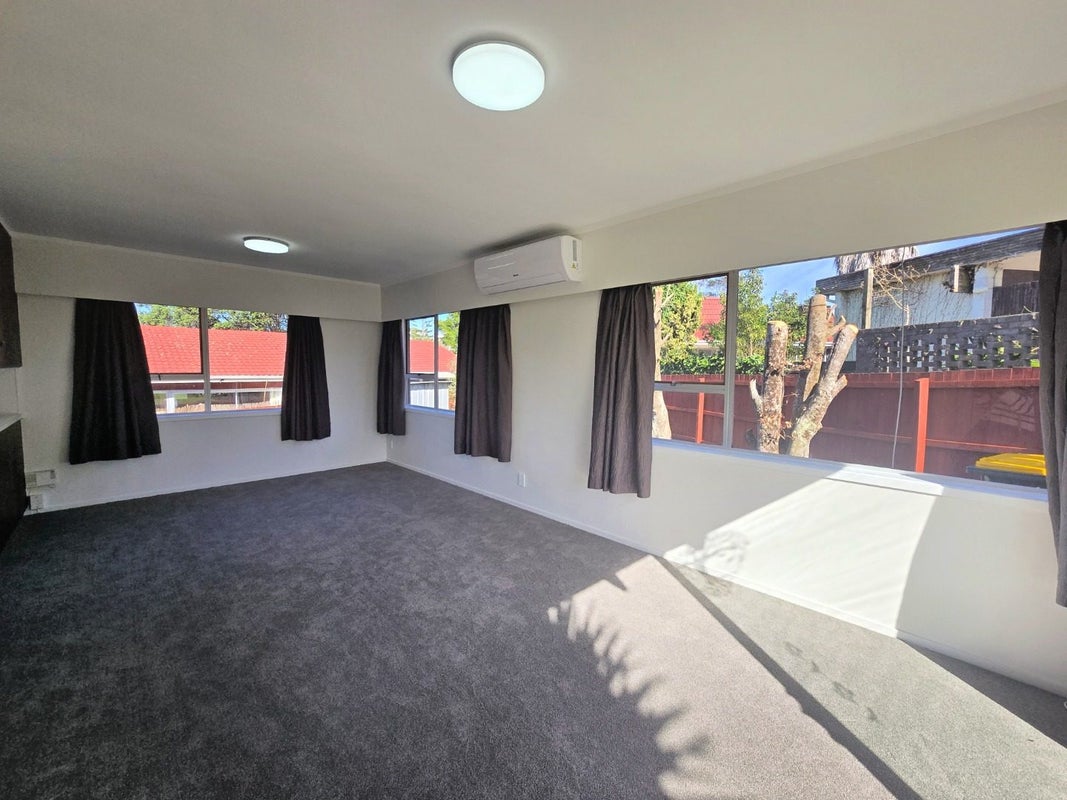 2/10 Pamela Place, New Lynn, Auckland - Carousel 2