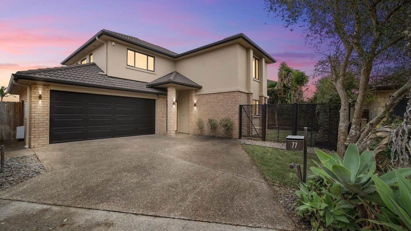77 Wayne Francis Drive, Flat Bush, Auckland - Carousel 1
