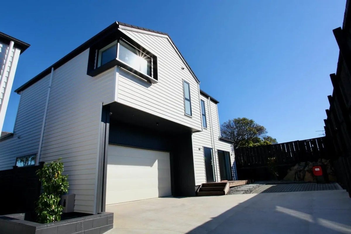 10B Kurnell Drive, Botany Downs, Auckland - Carousel 1