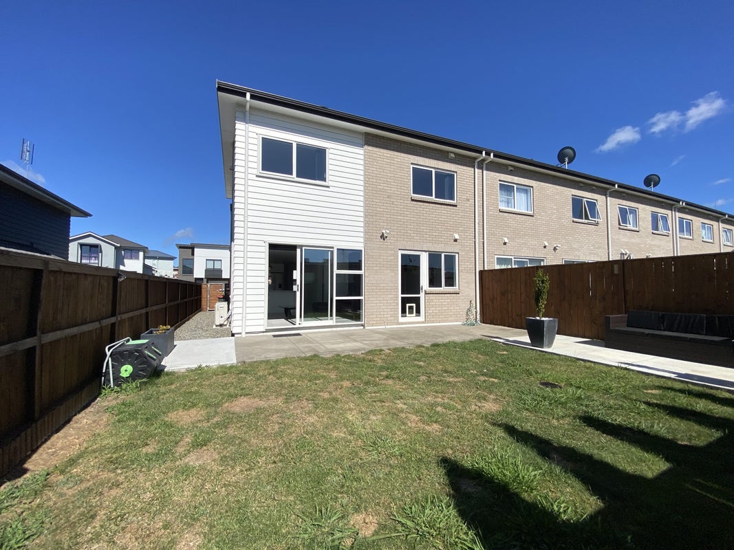 58 Vincent McGrath Crescent, Swanson, Auckland - Carousel 19
