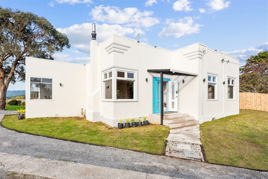 75 Raumati Road, Raumati Beach, Paraparaumu - Carousel 1