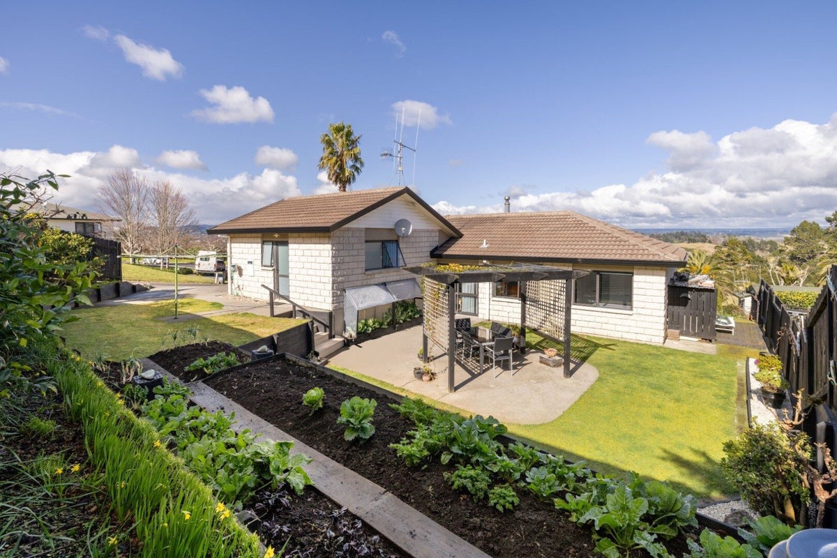 44 Bell Common Close, Bethlehem, Tauranga - Carousel 1