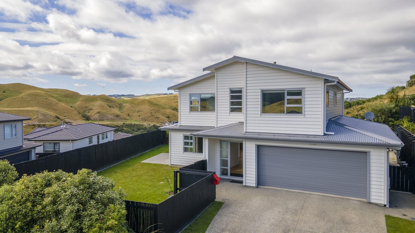 120 Amesbury Drive, Churton Park, Wellington - Carousel 1