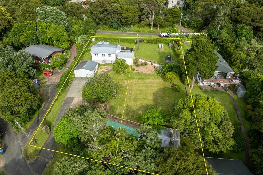 95 Fairview Crescent, Ōmiha, Waiheke Island - Carousel 1