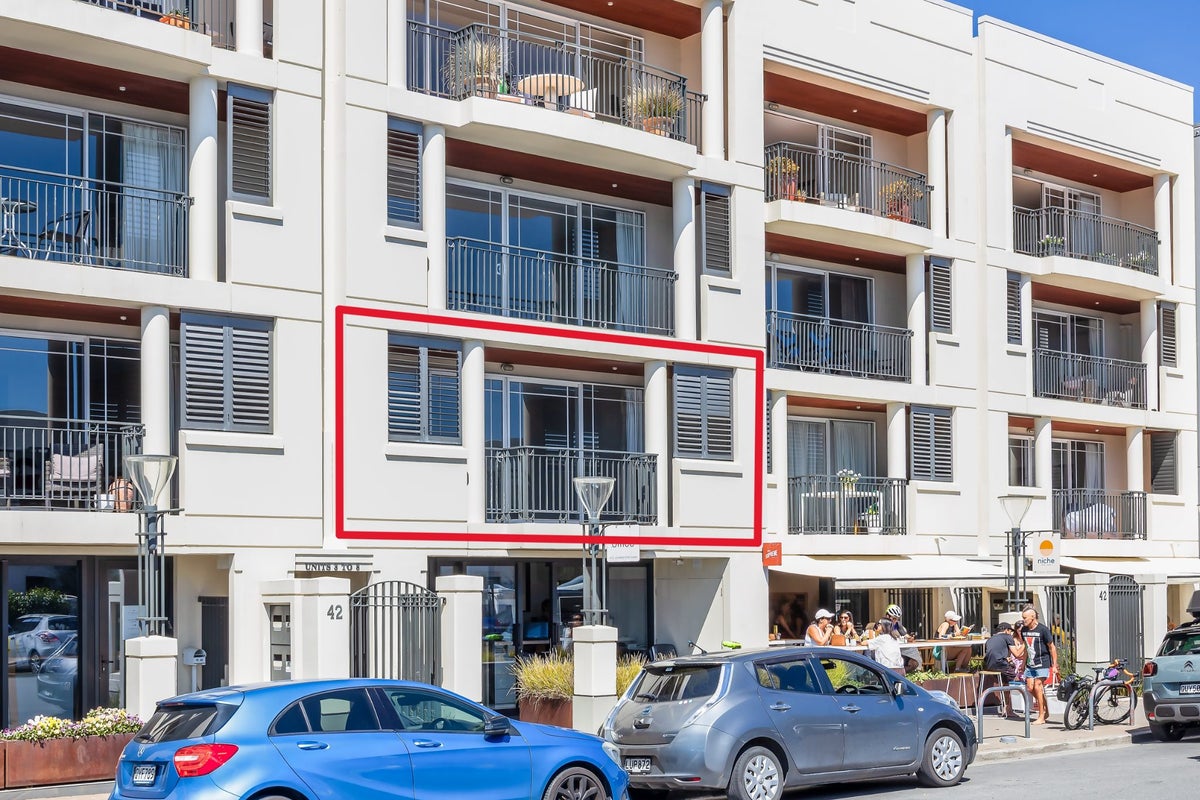 8/42 Marriner Street, Sumner, Christchurch - Carousel 1