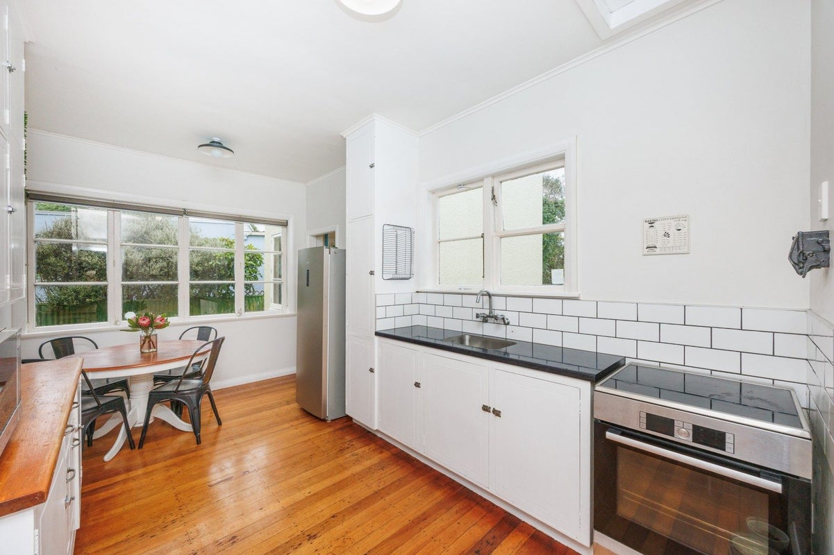 70 Savage Crescent, West End, Palmerston North - Carousel 2
