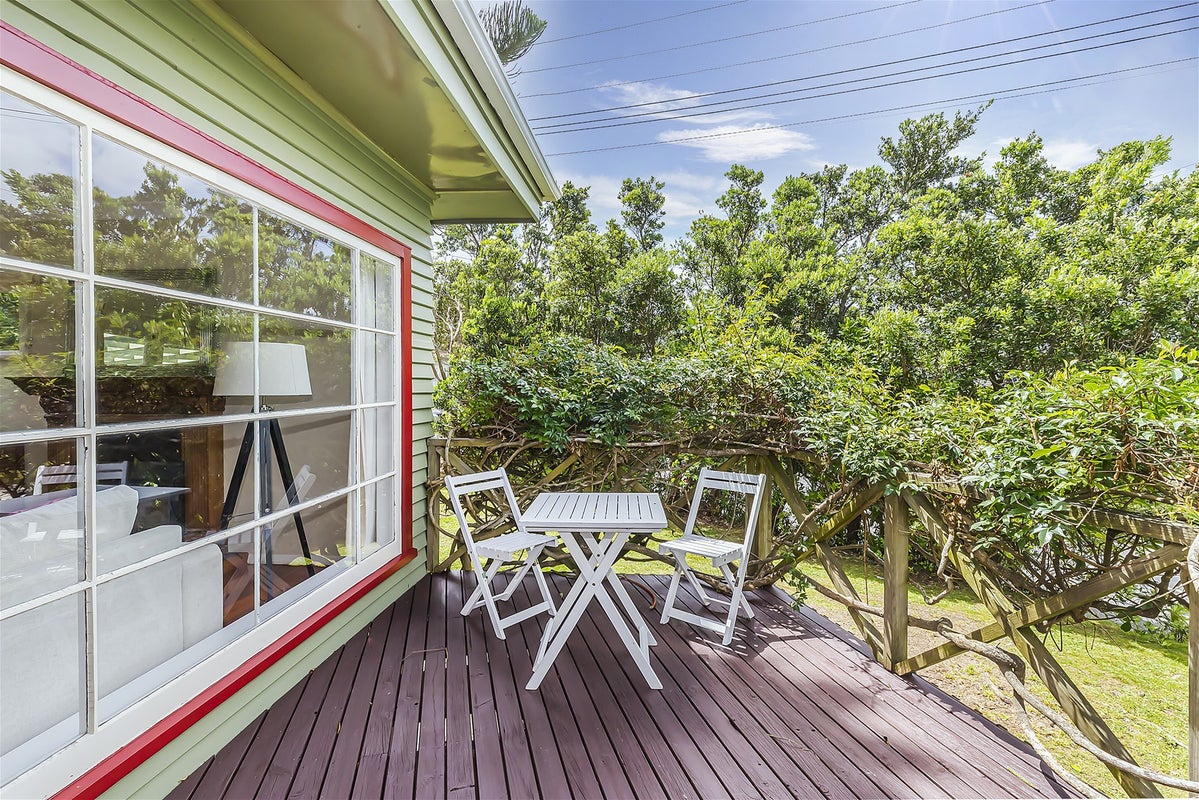 21 Hampton Hill Road, Tawa, Wellington - Carousel 1