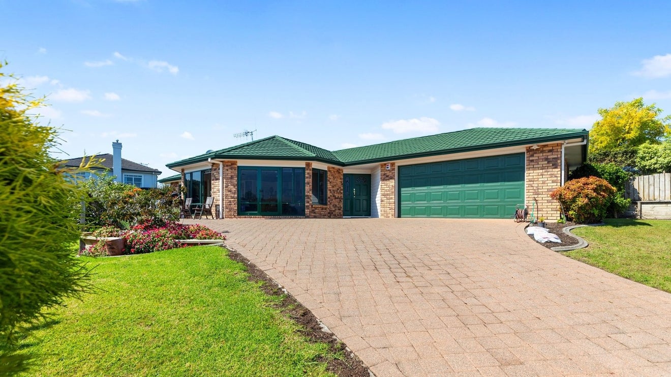 17 Village Park Drive, Welcome Bay, Tauranga - Carousel 1