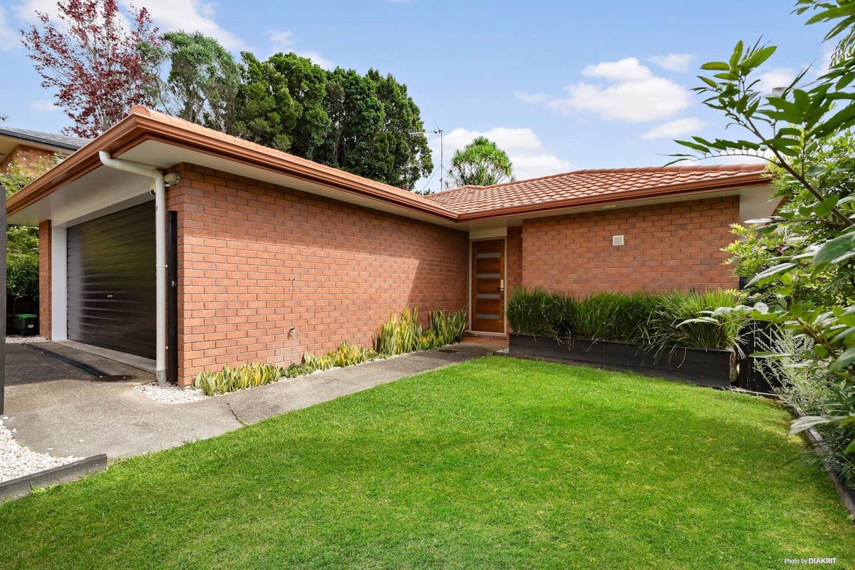 6 Dovey Place, Massey, Auckland - Carousel 1