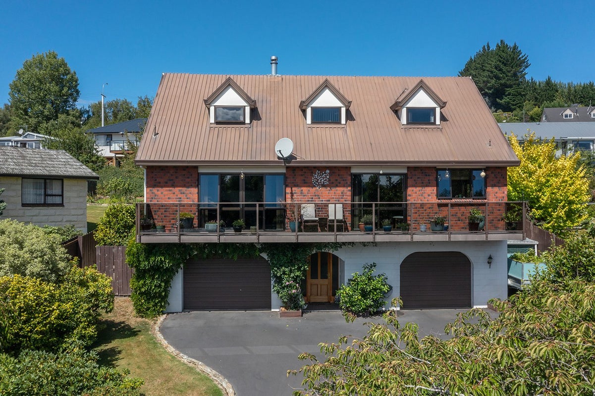 74 Kinmont Crescent, Kinmont Park, Mosgiel - Carousel 30