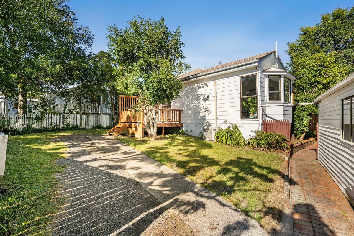 72 Lynn Road, Bayview, Auckland - Carousel 1
