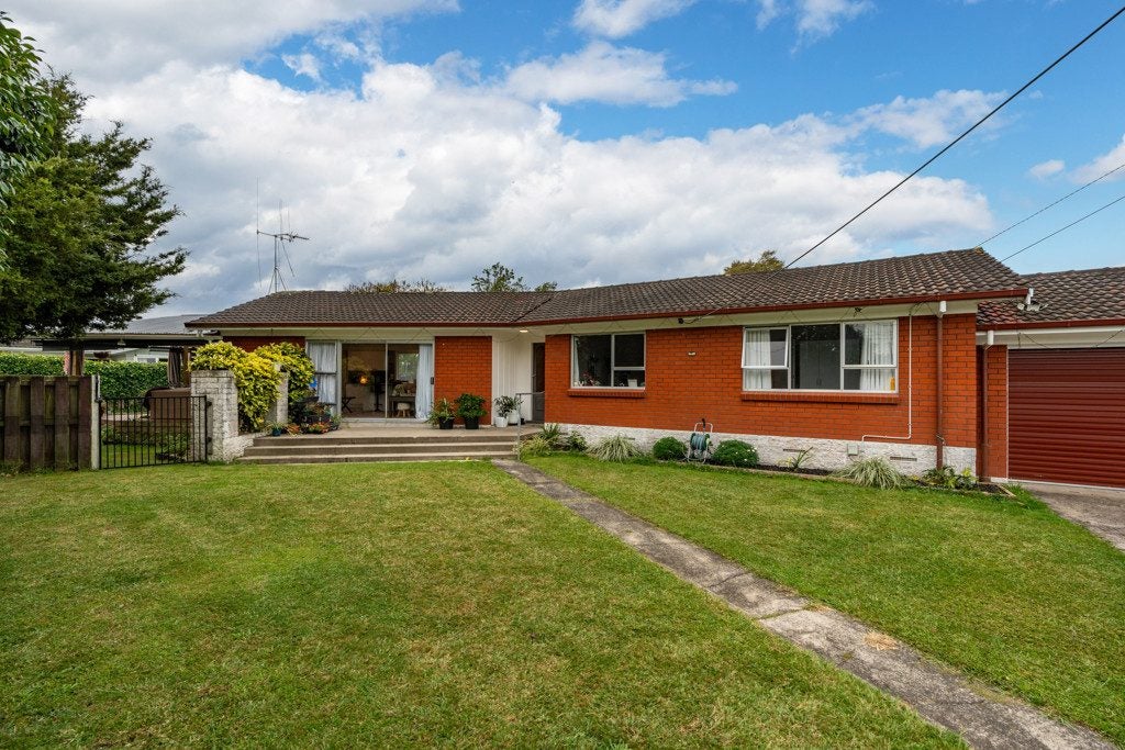 54 Regent Street, Silverdale, Hamilton - Carousel 1