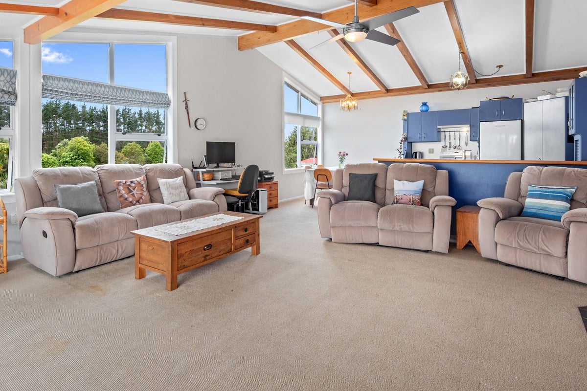 39 Fisher Terrace, Kamo, Whangarei - Carousel 2