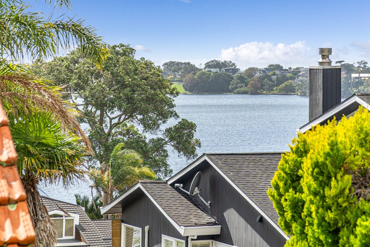 2/29 Lake Pupuke Drive, Takapuna, Auckland - Carousel 2