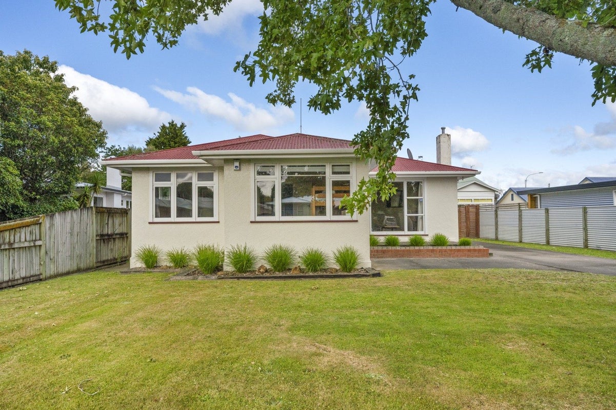 4 Burfield Place, Awapuni, Palmerston North - Carousel 1