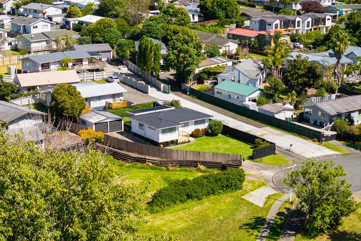 8 Camphora Place, Ranui, Auckland - Carousel 29