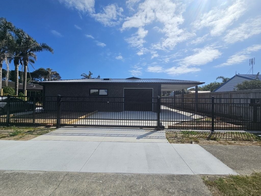 17A Dickson Road, Papamoa Beach, Papamoa - Carousel 1