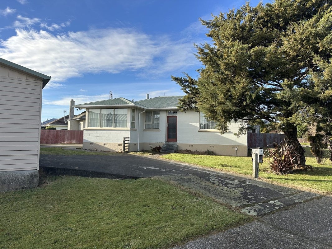 37 Lyon Street, Glengarry, Invercargill - Carousel 1