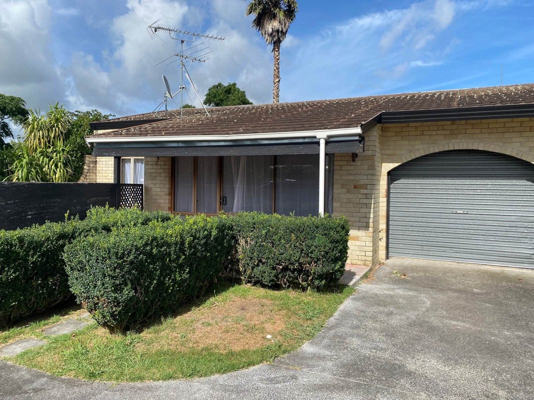 3A Corolu Place, Conifer Grove, Takanini - Carousel 1