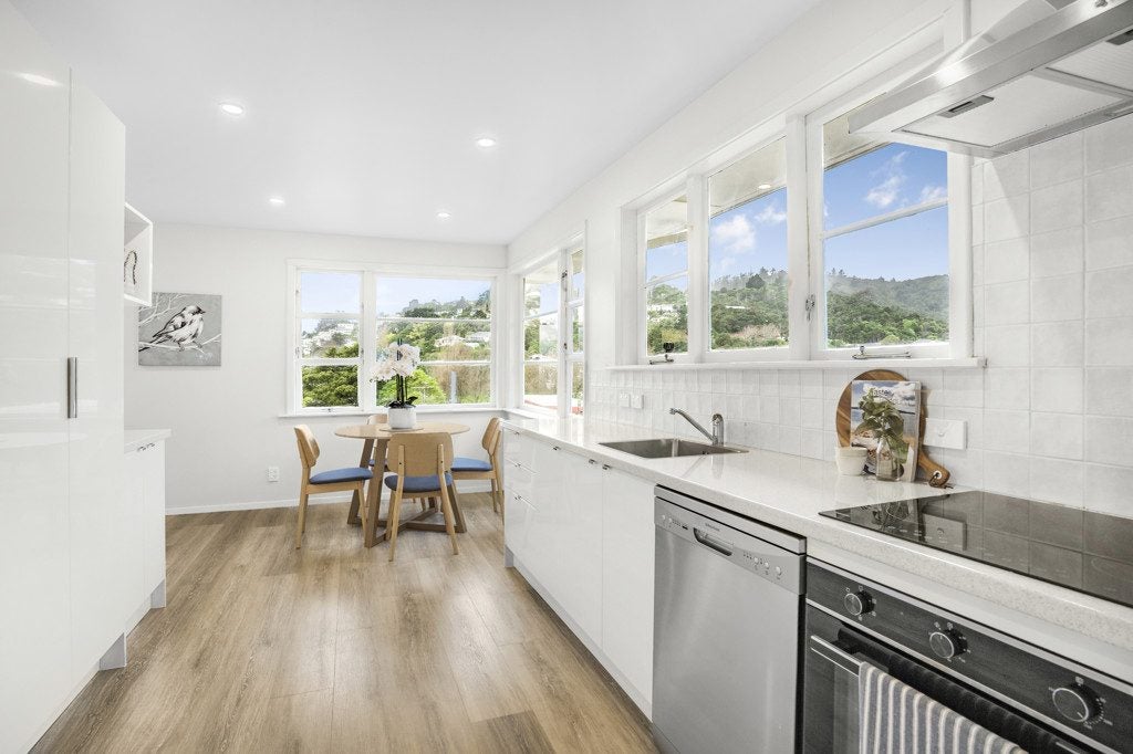 8A Stokes Valley Road, Stokes Valley, Lower Hutt - Carousel 1
