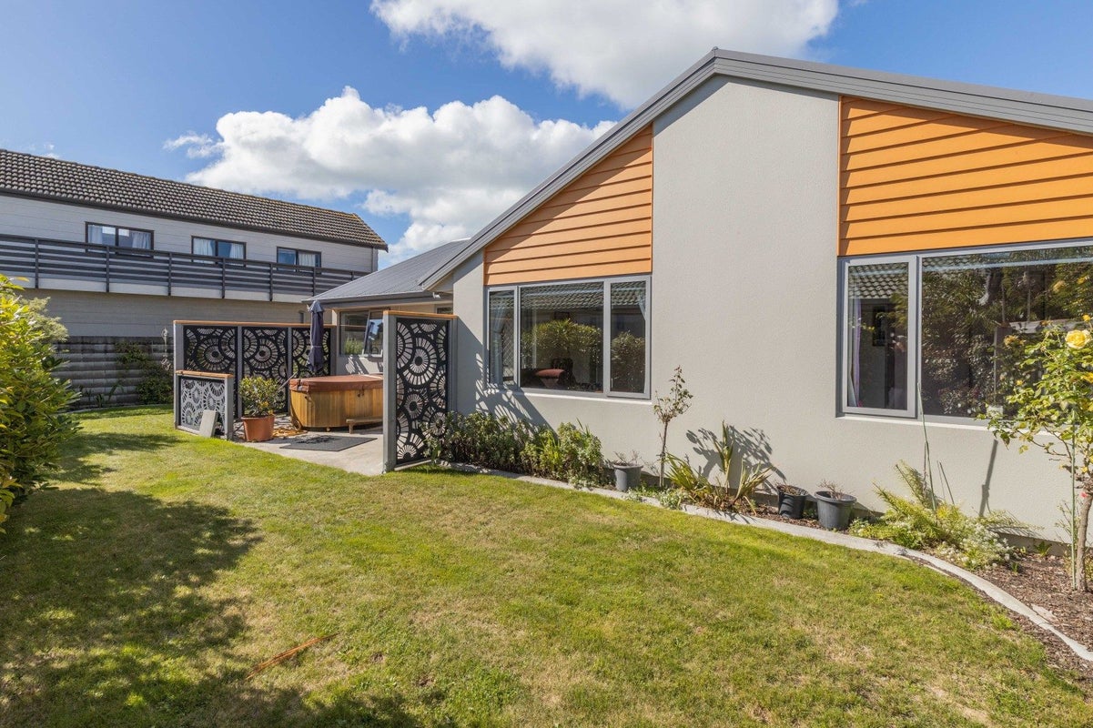 2A Rue de la Mare, Parklands, Christchurch - Carousel 2