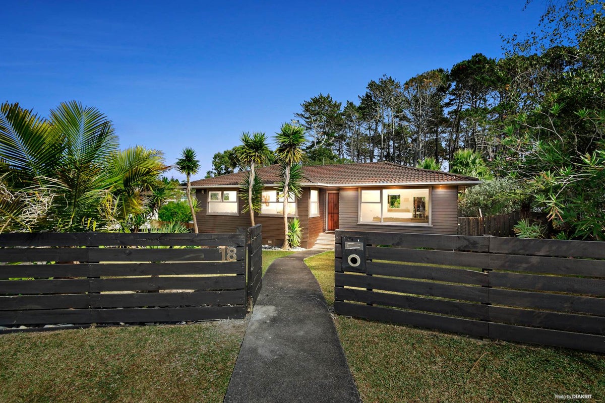 18 Barnfield Place, Glendene, Auckland - Carousel 1