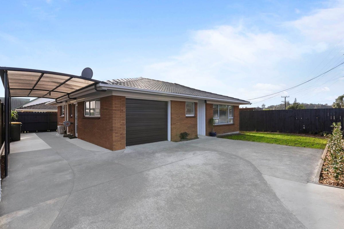 1/1 Levesque Street, Birkdale, Auckland - Carousel 1