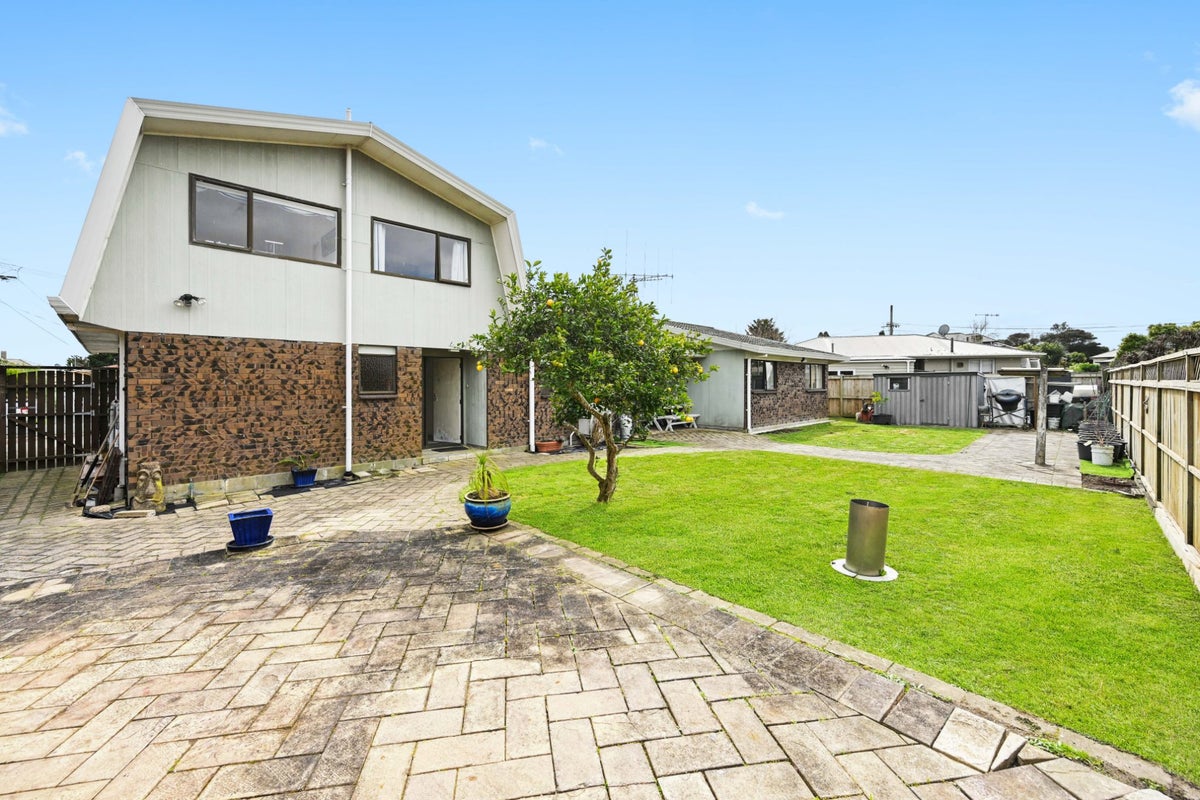 14 Colstone Street, Glenview, Hamilton - Carousel 26