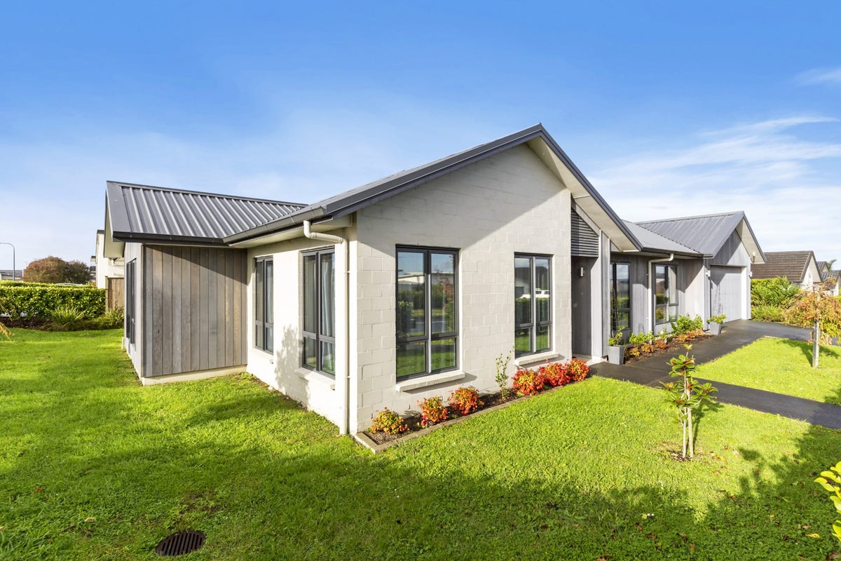 12 Kabardin Street, Karaka, Papakura - Carousel 12