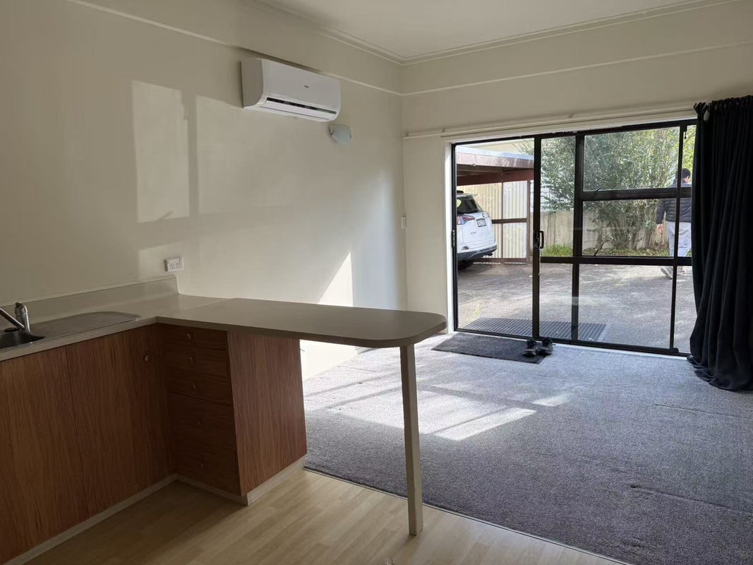 2/16 Lake Pupuke Drive, Takapuna, Auckland - Carousel 2